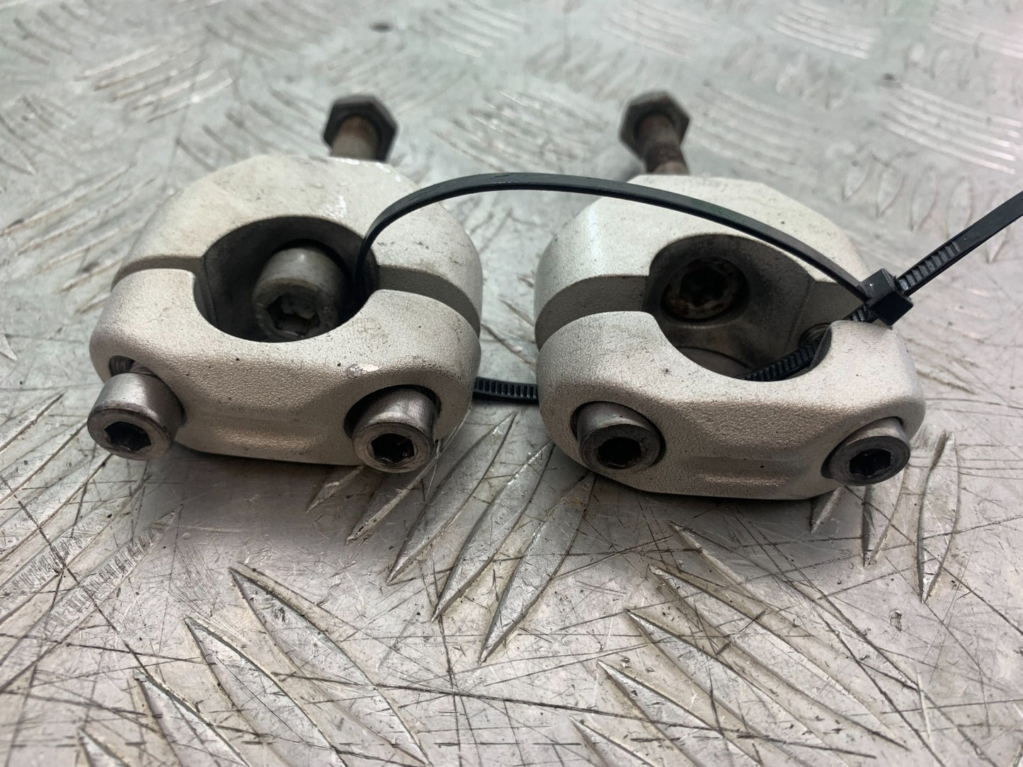 TRIUMPH 675 STREET TRIPLE R HANDLEBAR CLAMPS  YEAR 2013 - 2016 (CMB1221)