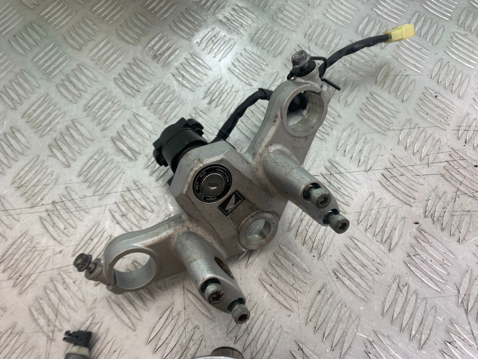 HONDA XL125 VARADERO LOCKSET AND KEY  YEAR 2001-2006  (CMB1210)