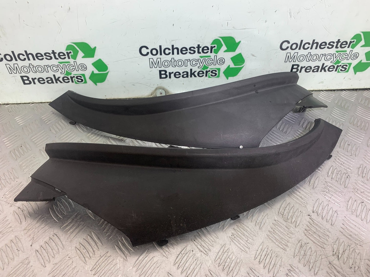 PIAGGIO MP3 250 ie LEFT AND RIGHT SIDE PANELS   YEAR 2007 (CMB1307)