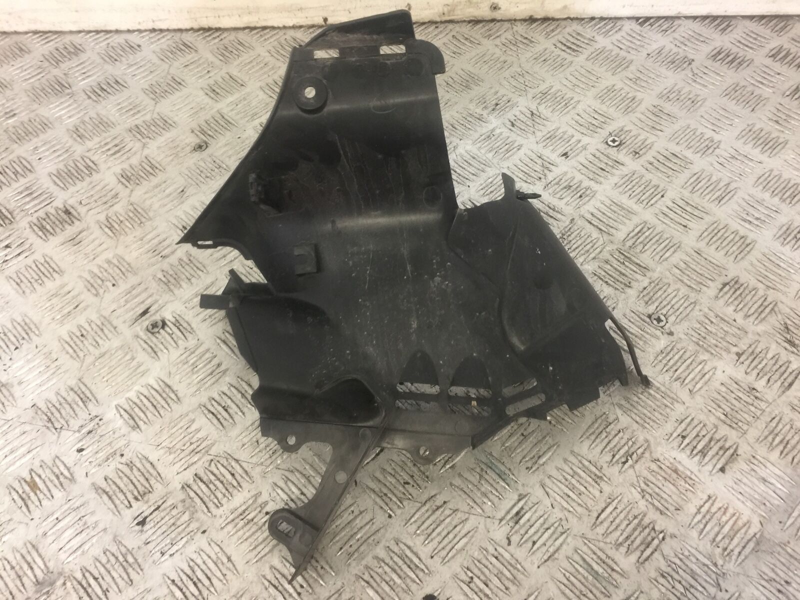 HONDA CRF1000 AFRICA TWIN RIGHT INNER INFILL PANEL   YEAR 2016-2019 (STOCK 695)