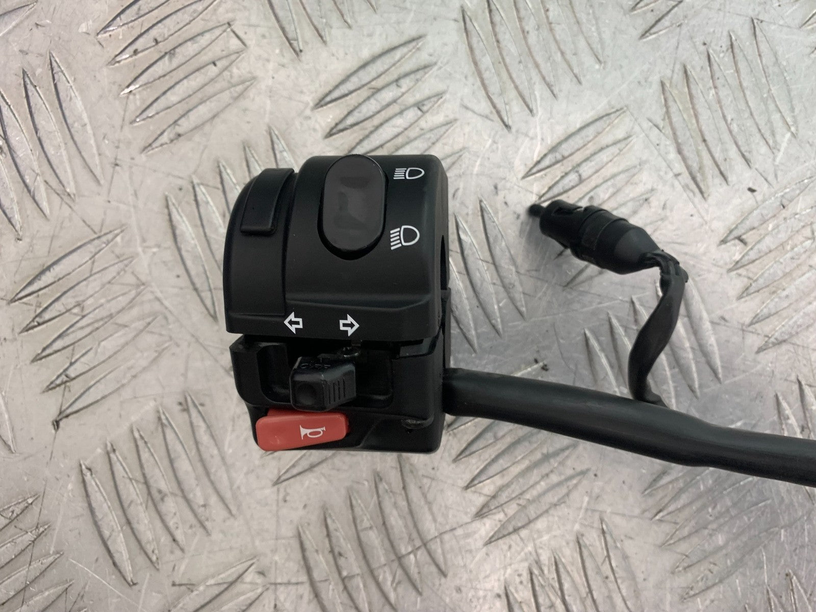 TRIUMPH 675 STREET TRIPLE RX LEFT SWITCH GEAR  2015- 2017 (CMB1299)