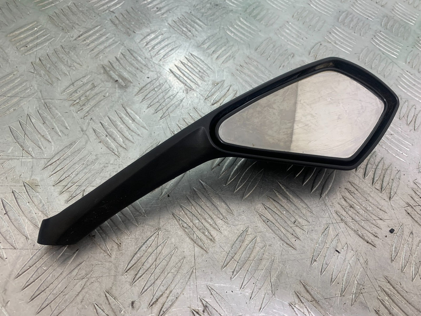 TRIUMPH 675 STREET TRIPLE RIGHT MIRROR  2013-2016 (CMB1186)