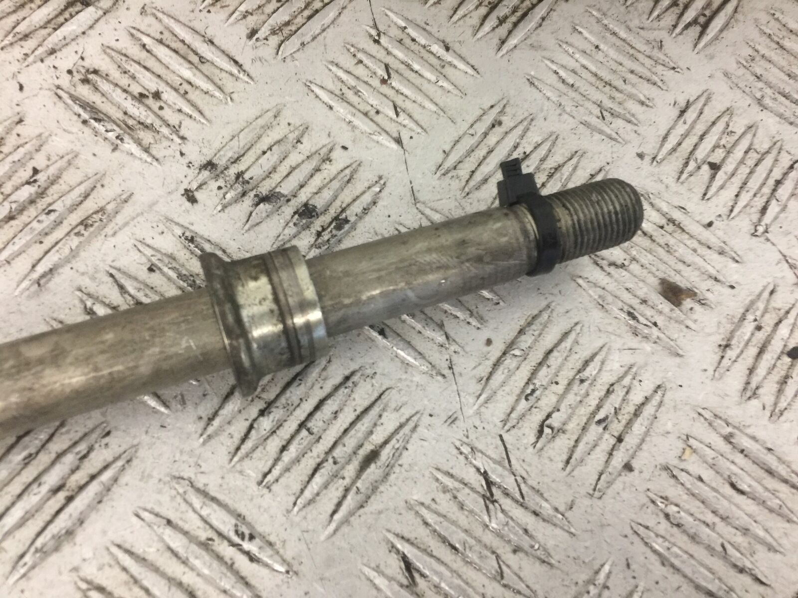 SUZUKI 650 BURGMAN FRONT WHEEL SPINDLE  YEAR 2014-2018 (STOCK 769)