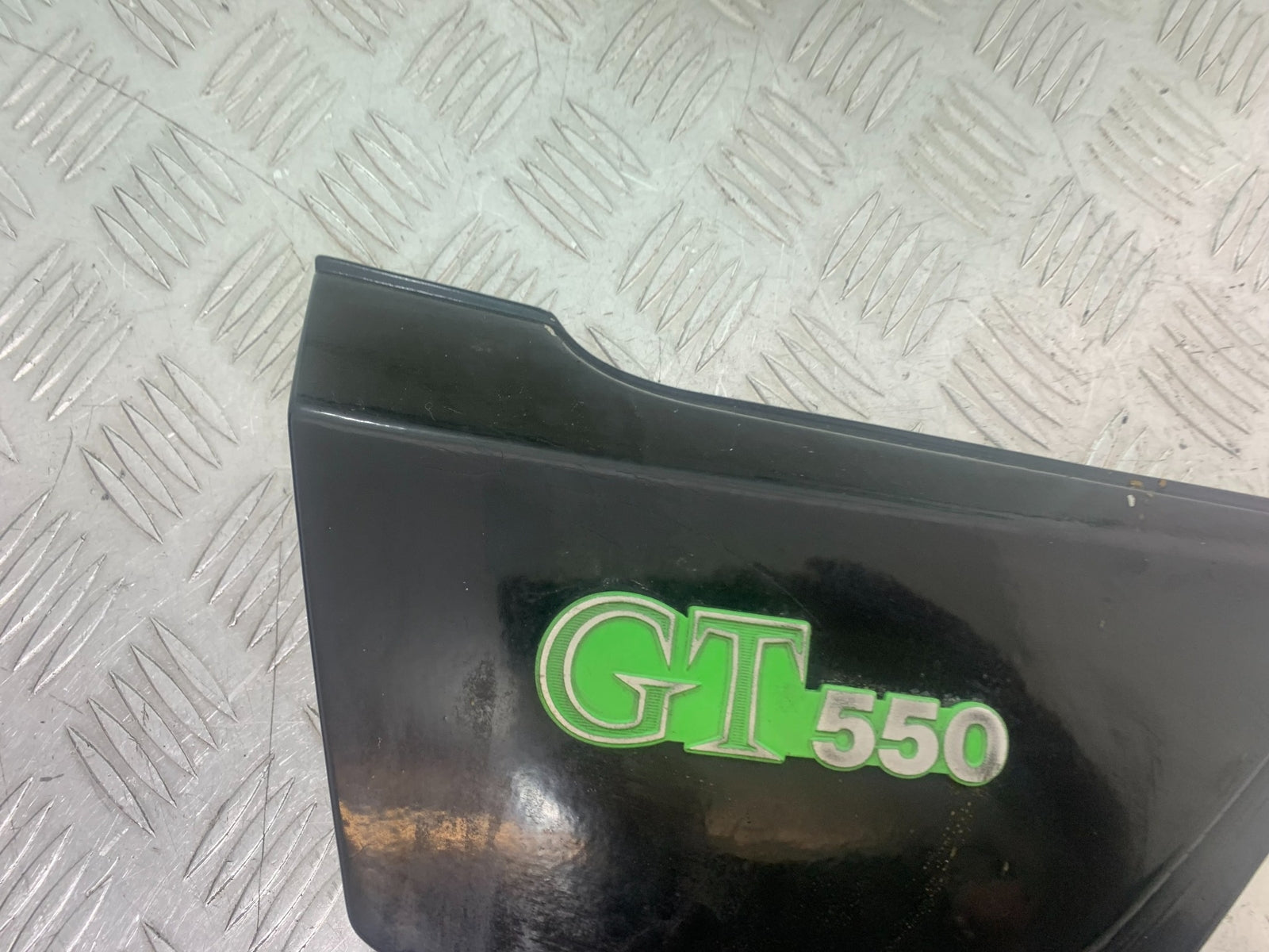 KAWASAKI GT550 GT 550 LEFT SEAT PANEL  YEAR 1984-87 (CMB1141)