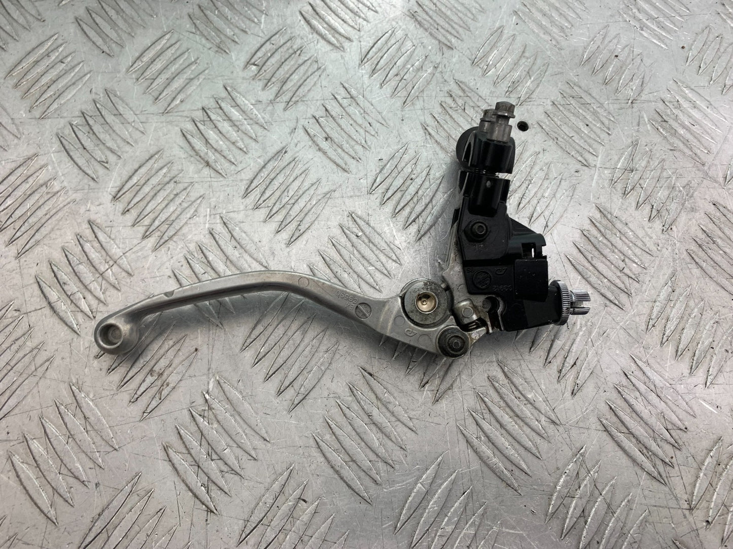 TRIUMPH 675 STREET TRIPLE RX CLUTCH LEVER AND BRRACKET   2015- 2017 (CMB1299)