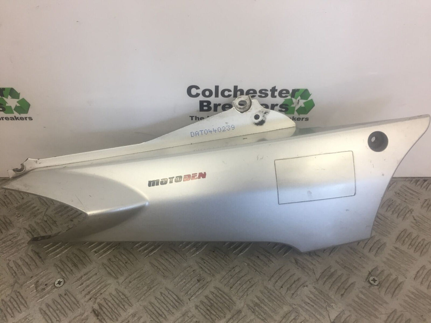 YAMAHA FJR1300 FJR 1300 RIGHT SEAT SIDE PANEL  YEAR 2002