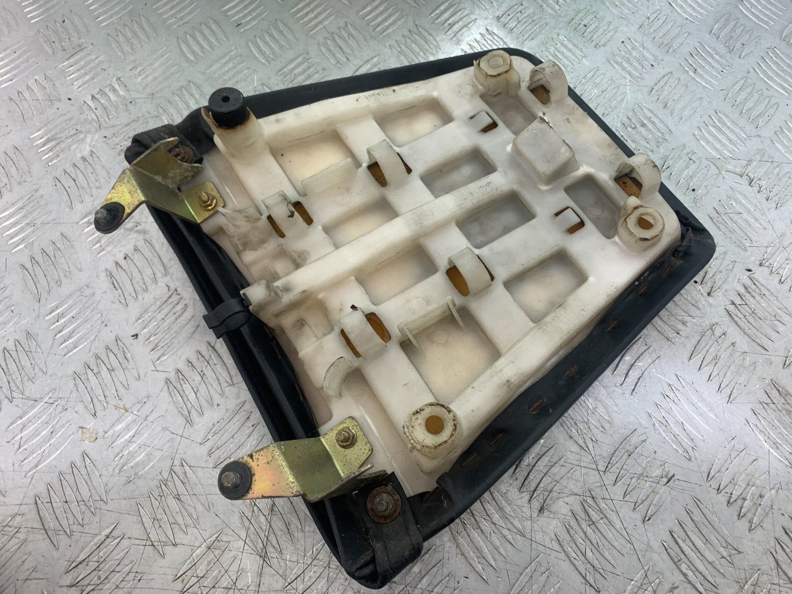YAMAHA YZF1000 THUNDERACE REAR SEAT  YEAR 1997-2000 (CMB1204)