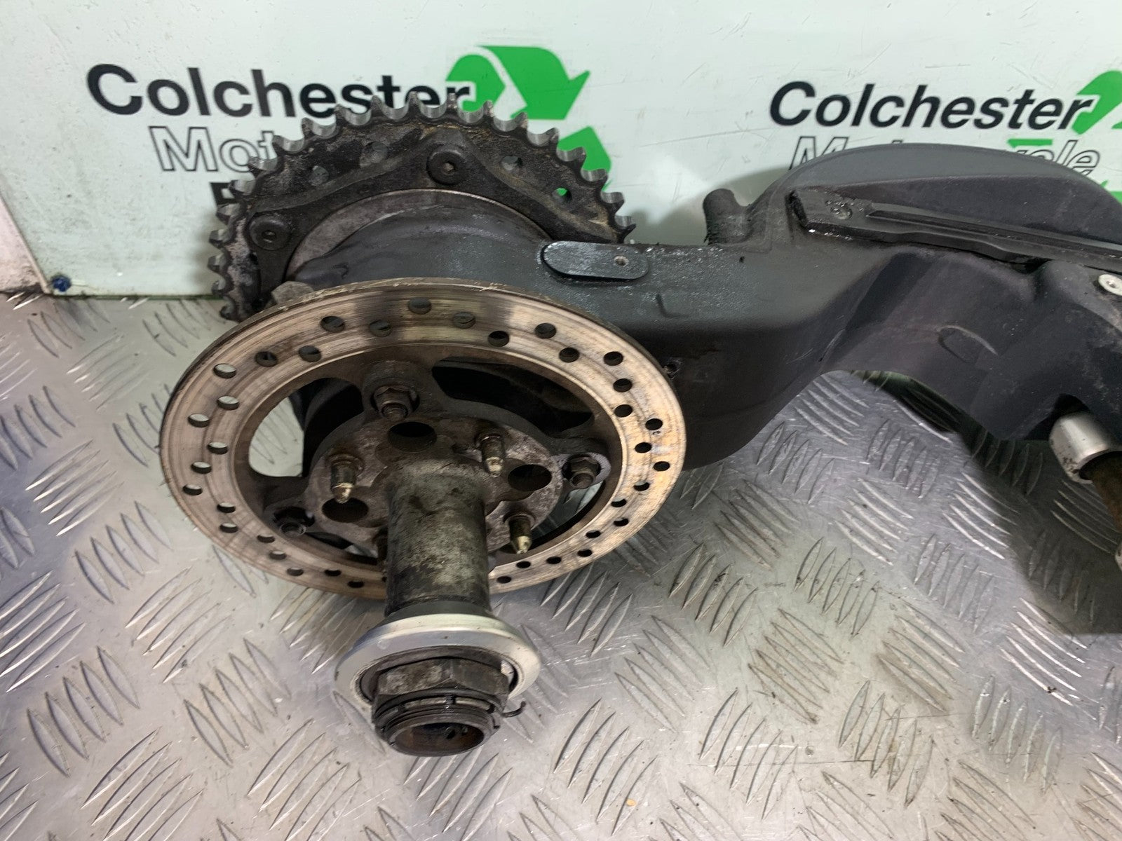 TRIUMPH SPEED TRIPLE R 1050 SWINGARM   2009 (CMB1183)