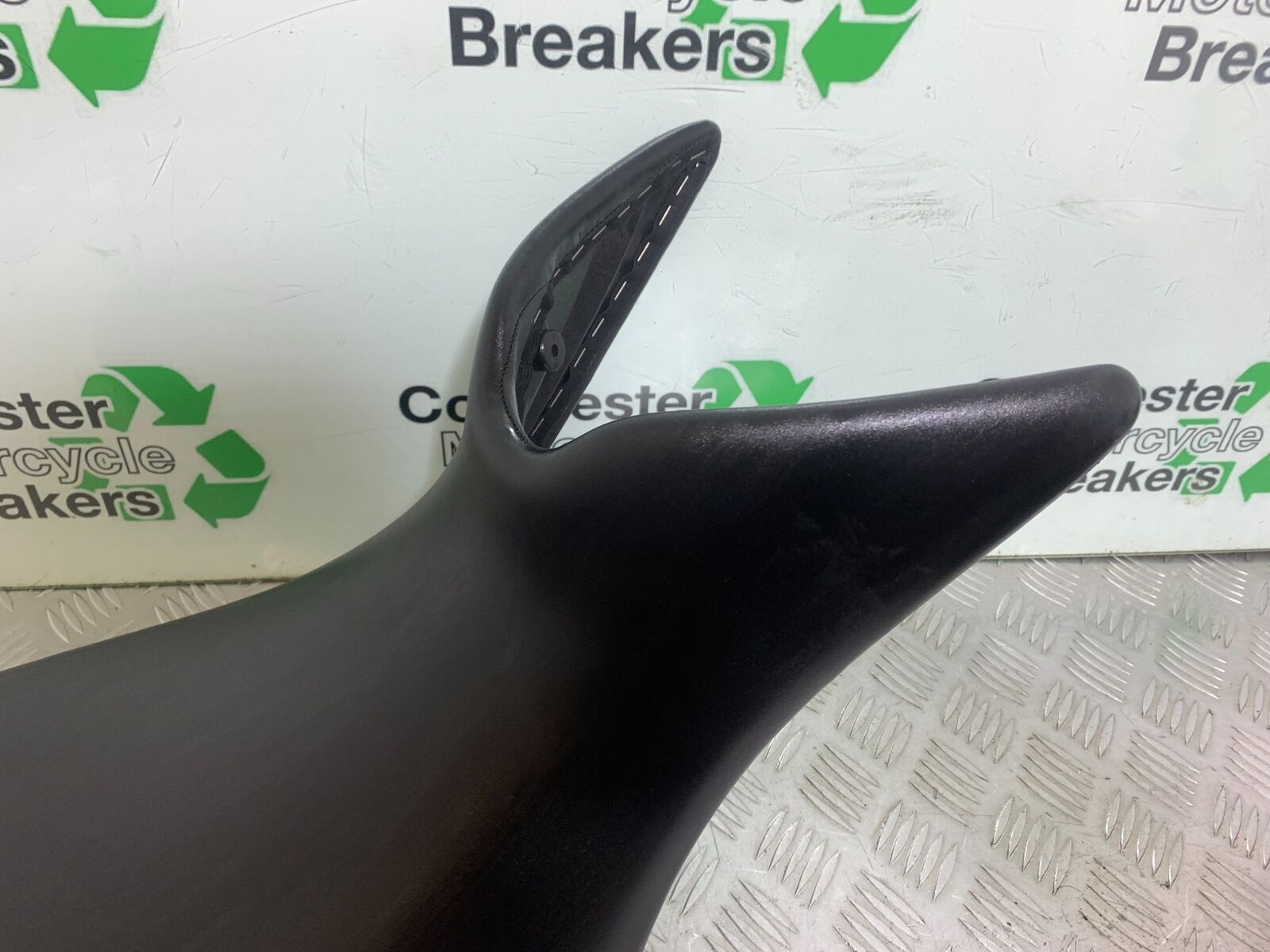 TRIUMPH TIGER 800 FRONT SEAT  YEAR 2011-2014 (CMB1113)
