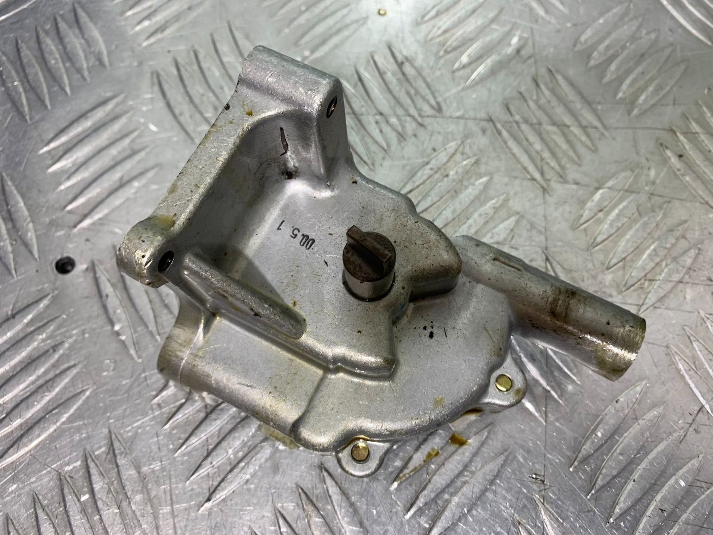 TRIUMPH 955I SPRINT RS OIL PUMP  YEAR 1999-04