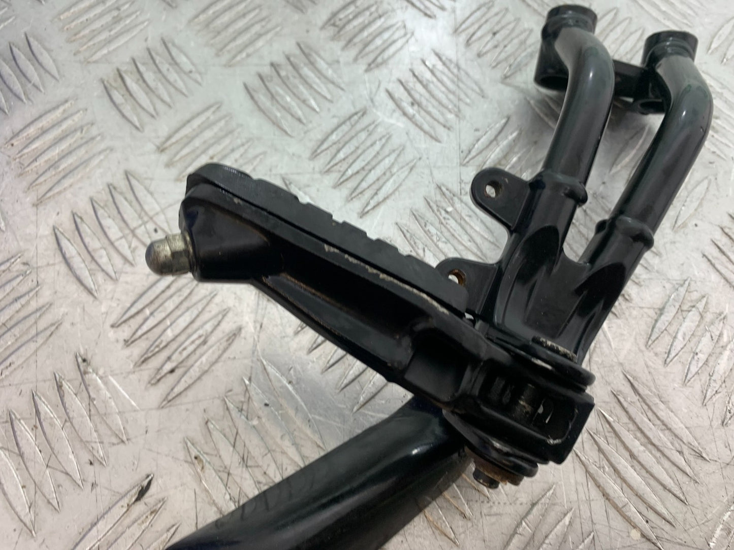 KTM DUKE 125 RIGHT REAR HANGER AND PEG  YEAR 2017-2022 (CMB1274)