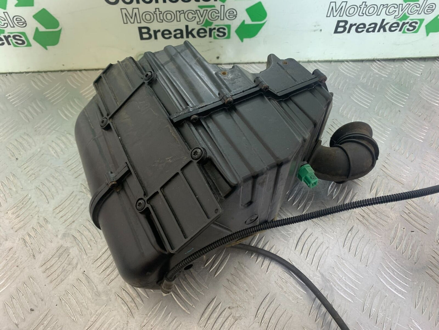 TRIUMPH 955i SPRINT ST AIRBOX    YEAR 1999-2004 (CMB1124)