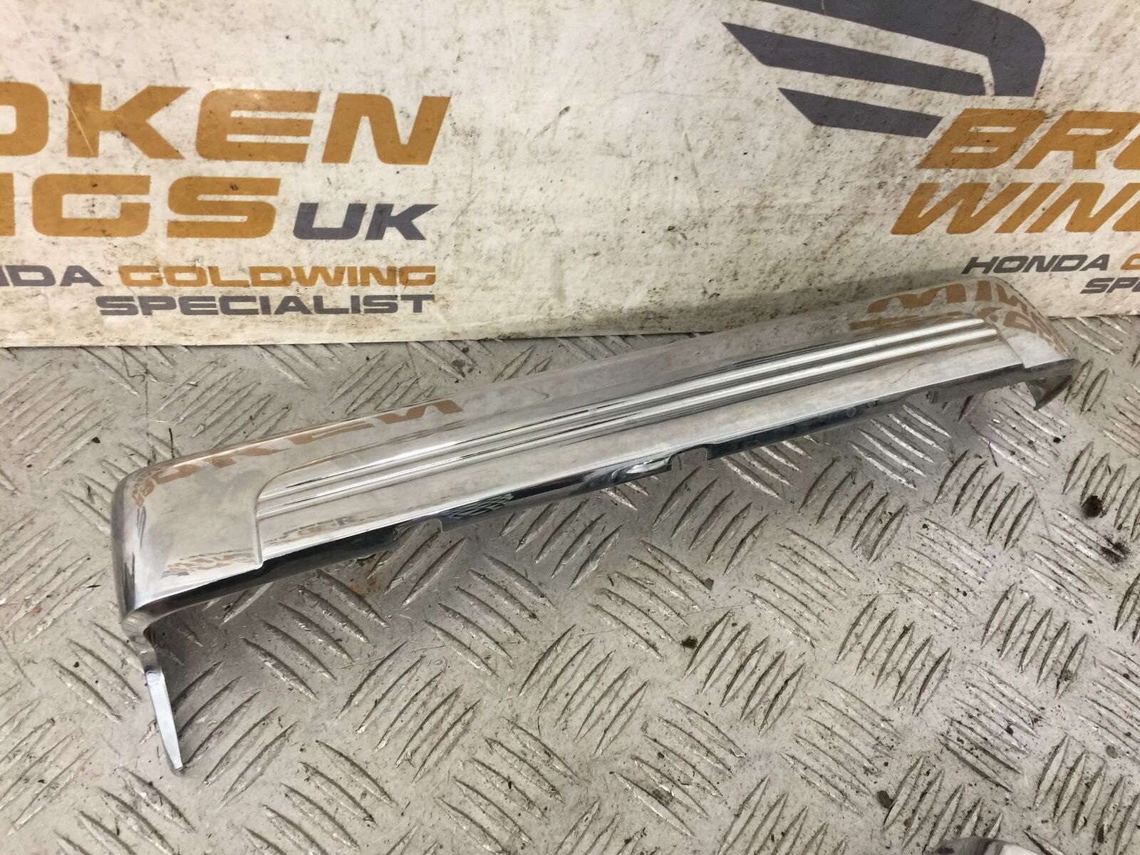 HONDA GL1800 GL 1800 RIGHT CHROME ENGINE COVER   YEAR 2004-10 ABS (STOCK 890)