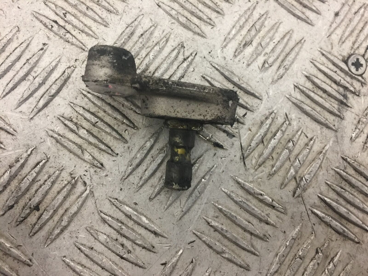 SUZUKI GSXR1000 L1 - L6 GEAR LEVER MOUNT YEAR 2011-16 (STOCK 649)