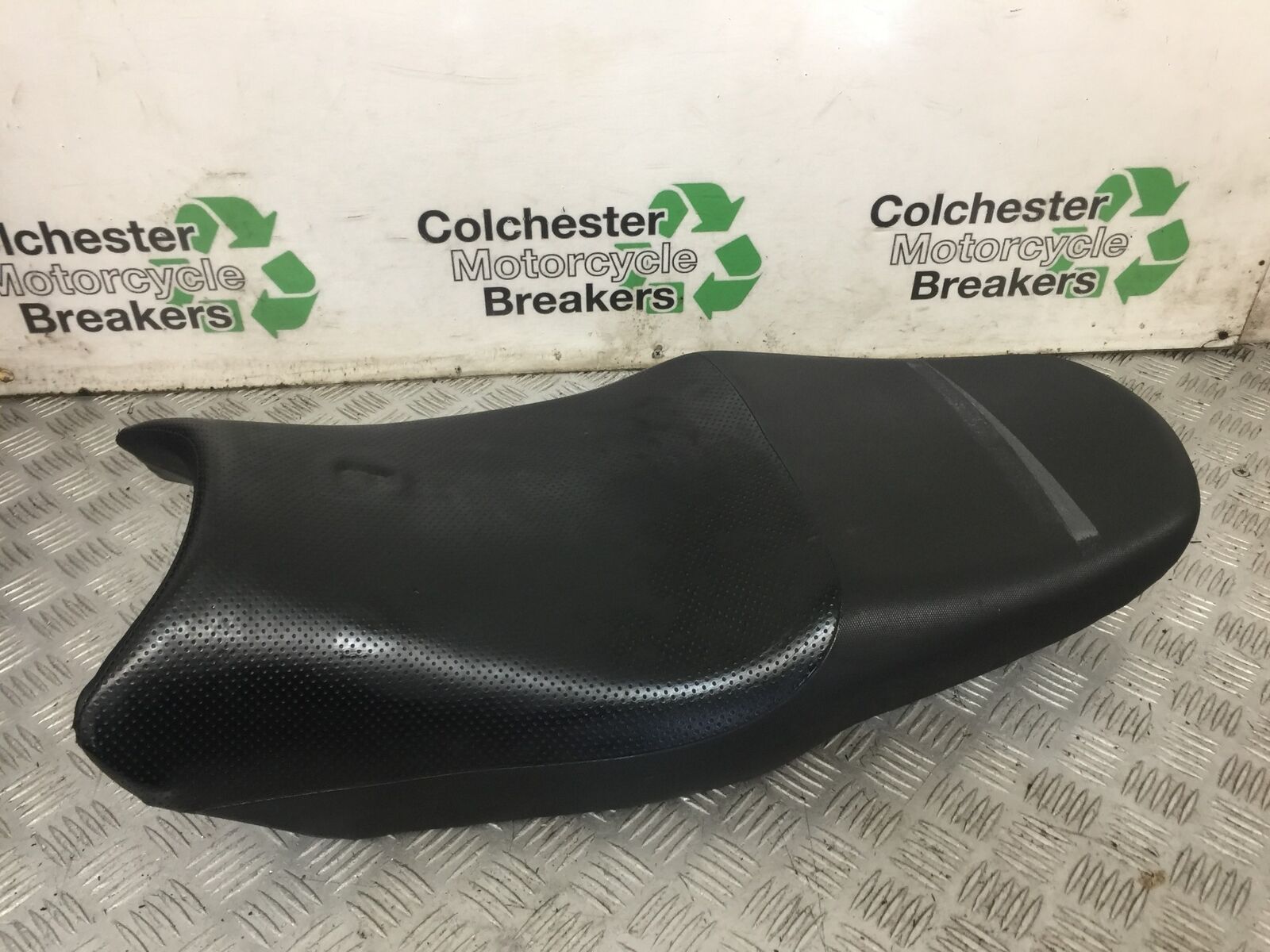 SUZUKI GSF600 GSF 600 BANDIT SEAT  YEAR 2002 (STOCK 852)
