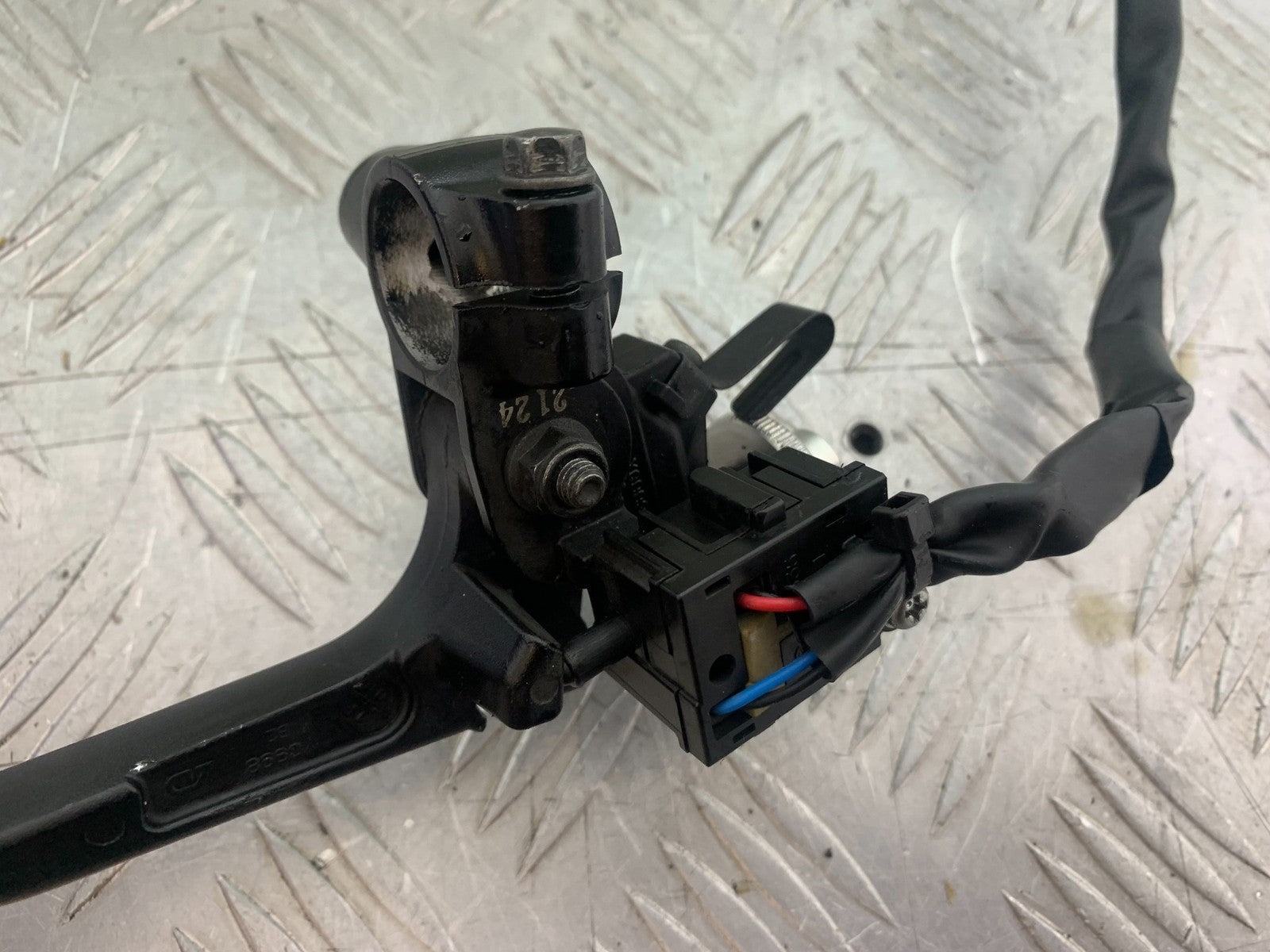 YAMAHA XSR900 XSR 900 CLUTCH LEVER AND BRACKET   YEAR 2022-2024 (CMB1215)
