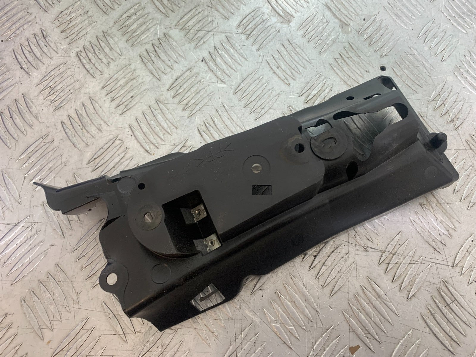 YAMAHA YZF R1 14 B BIG BANG UNDERTRAY  2009-14 (CMB1175)