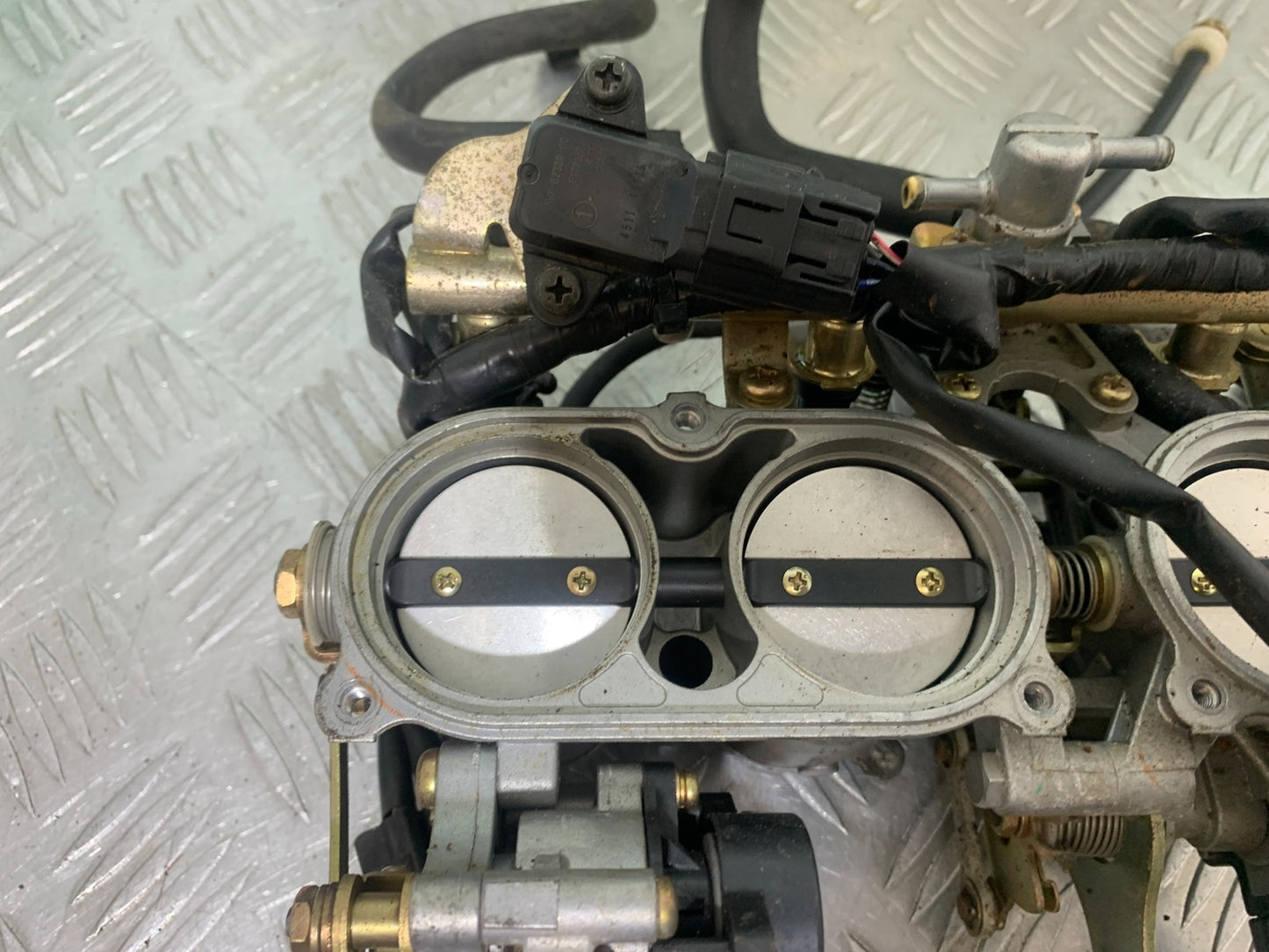 YAMAHA YZF R1 THROTTLE BODIES   YEAR 2004-2006 (CMB1155)