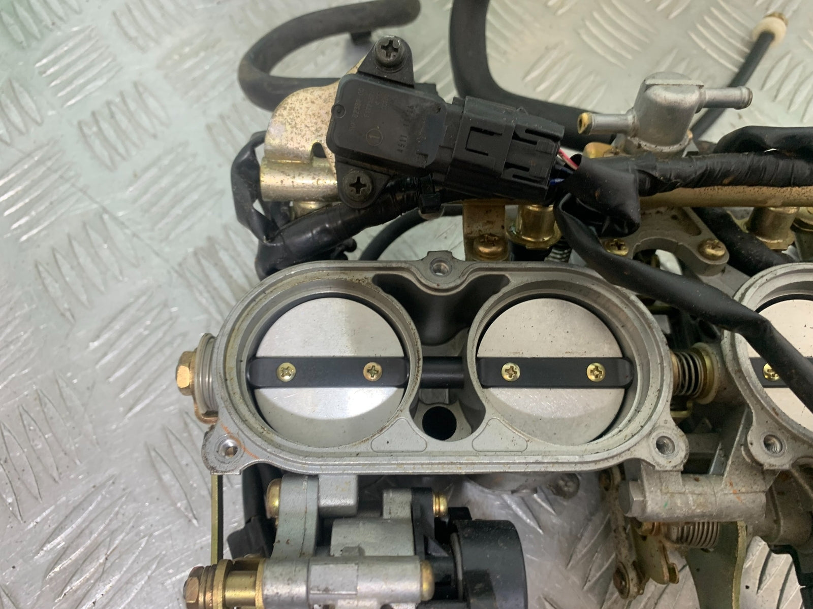 YAMAHA YZF R1 THROTTLE BODIES   YEAR 2004-2006 (CMB1155)