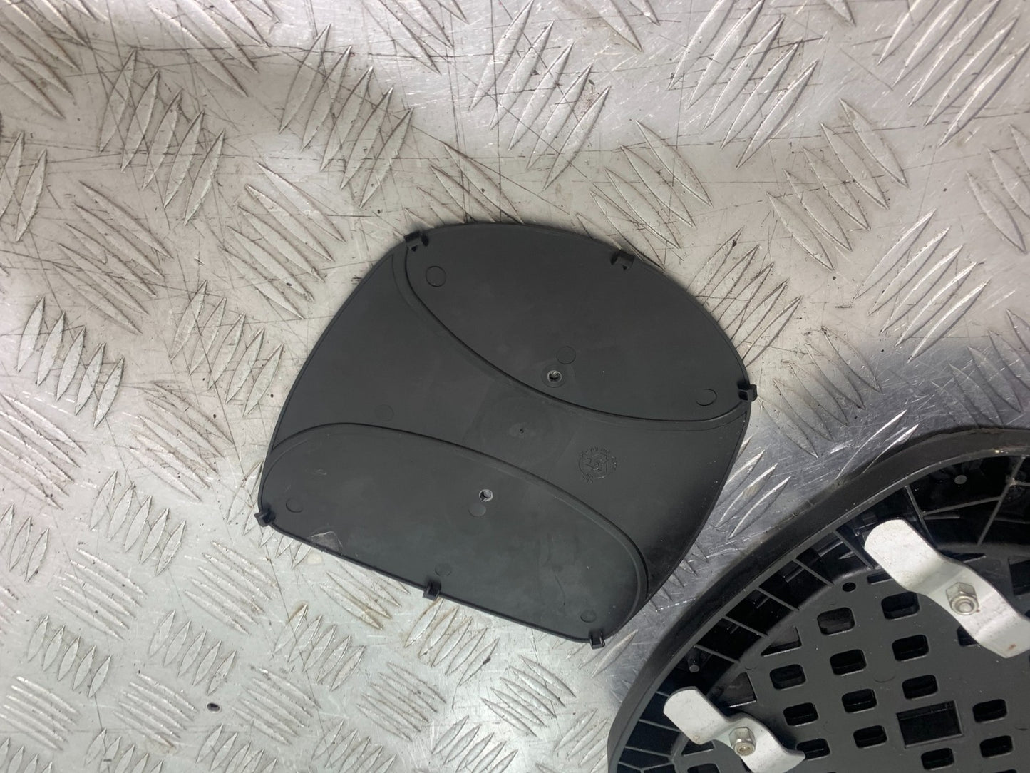 HONDA XL125 VARADERO TOP BOX FIXING PLATE   YEAR 2001-2006  (CMB1210)