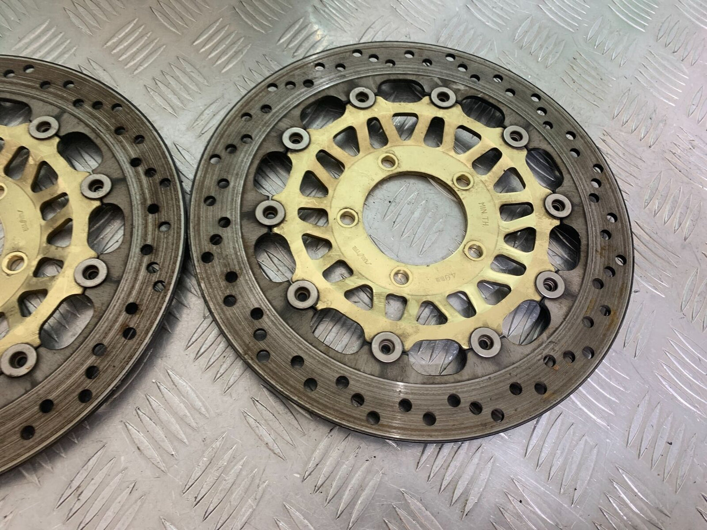 TRIUMPH 1050 SPRINT ST FRONT BRAKE DISCS  YEAR 2004-07 (CMB1089)