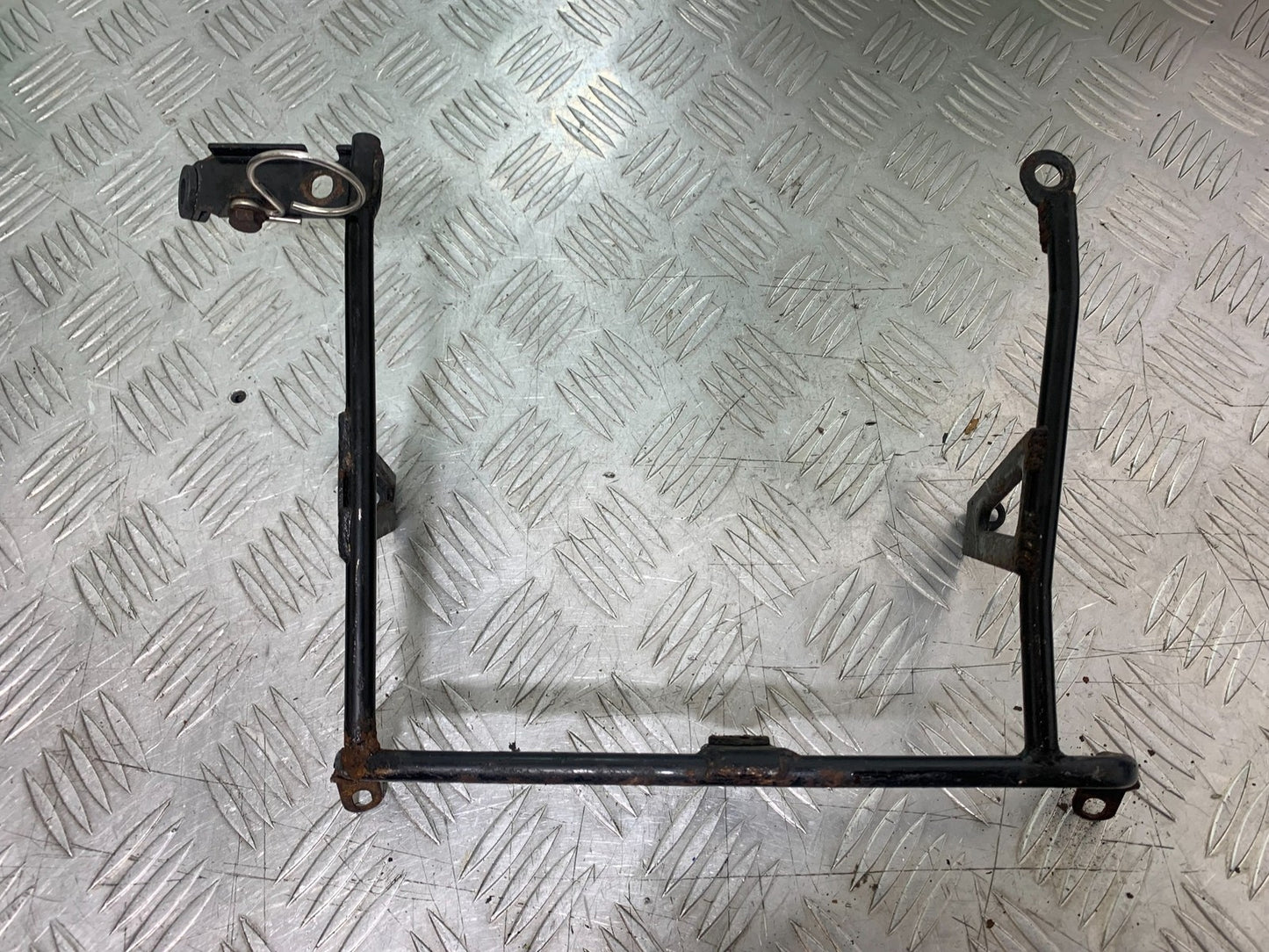 TRIUMPH 1050 SPRINT ST OIL COOLER BRACKET   2004-2007 (CMB1197)