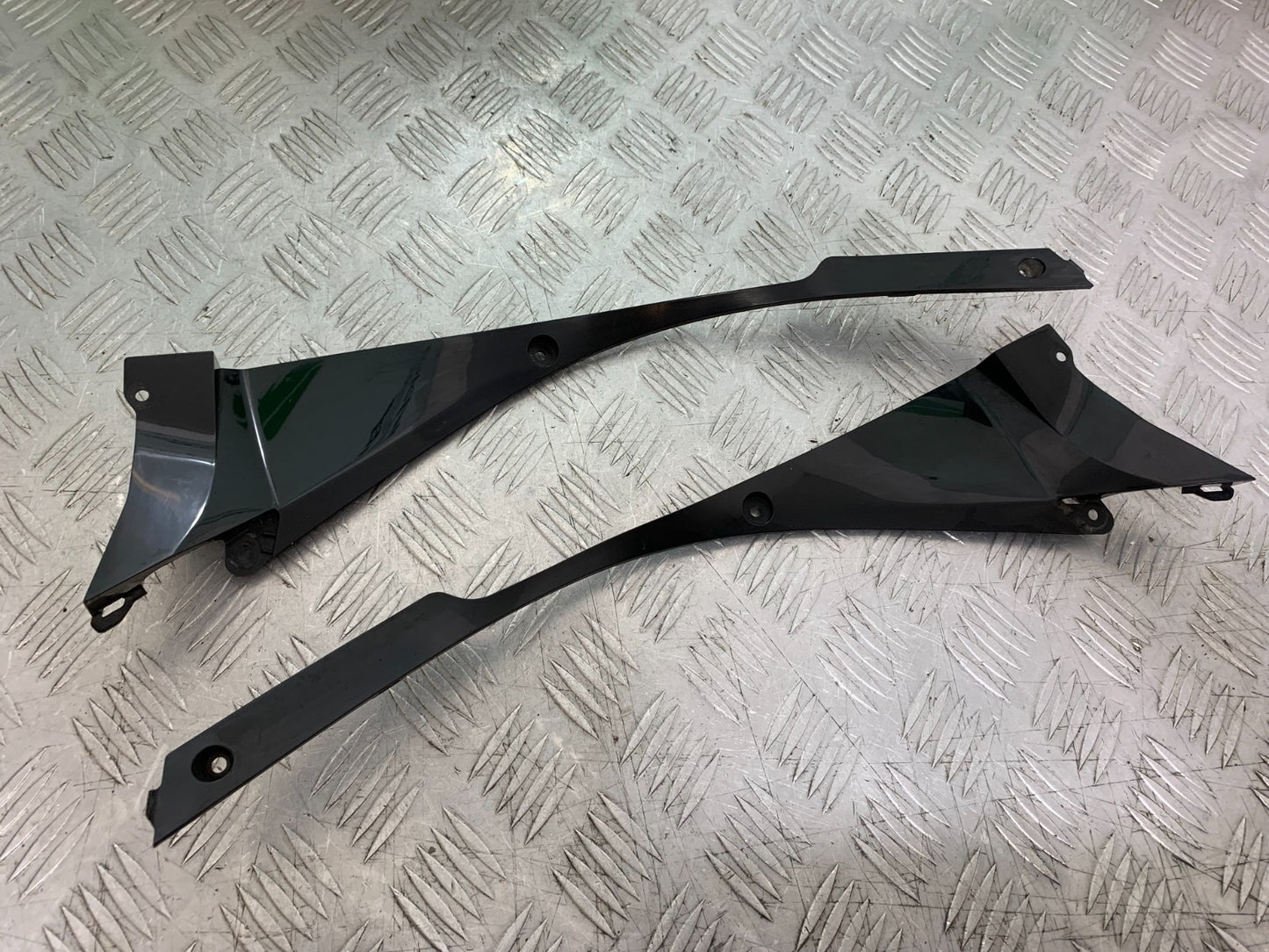 HONDA CBR1000 RR  LEFT AND RIGHT INNER INFILLS YEAR  2008-2011 (CMB1330)