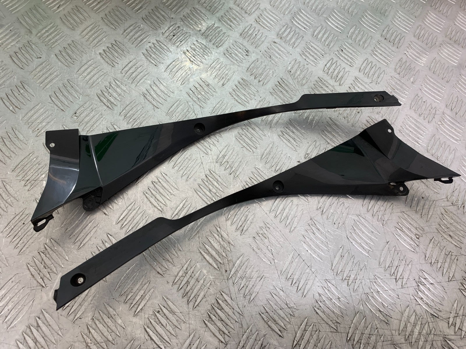 HONDA CBR1000 RR  LEFT AND RIGHT INNER INFILLS YEAR  2008-2011 (CMB1330)