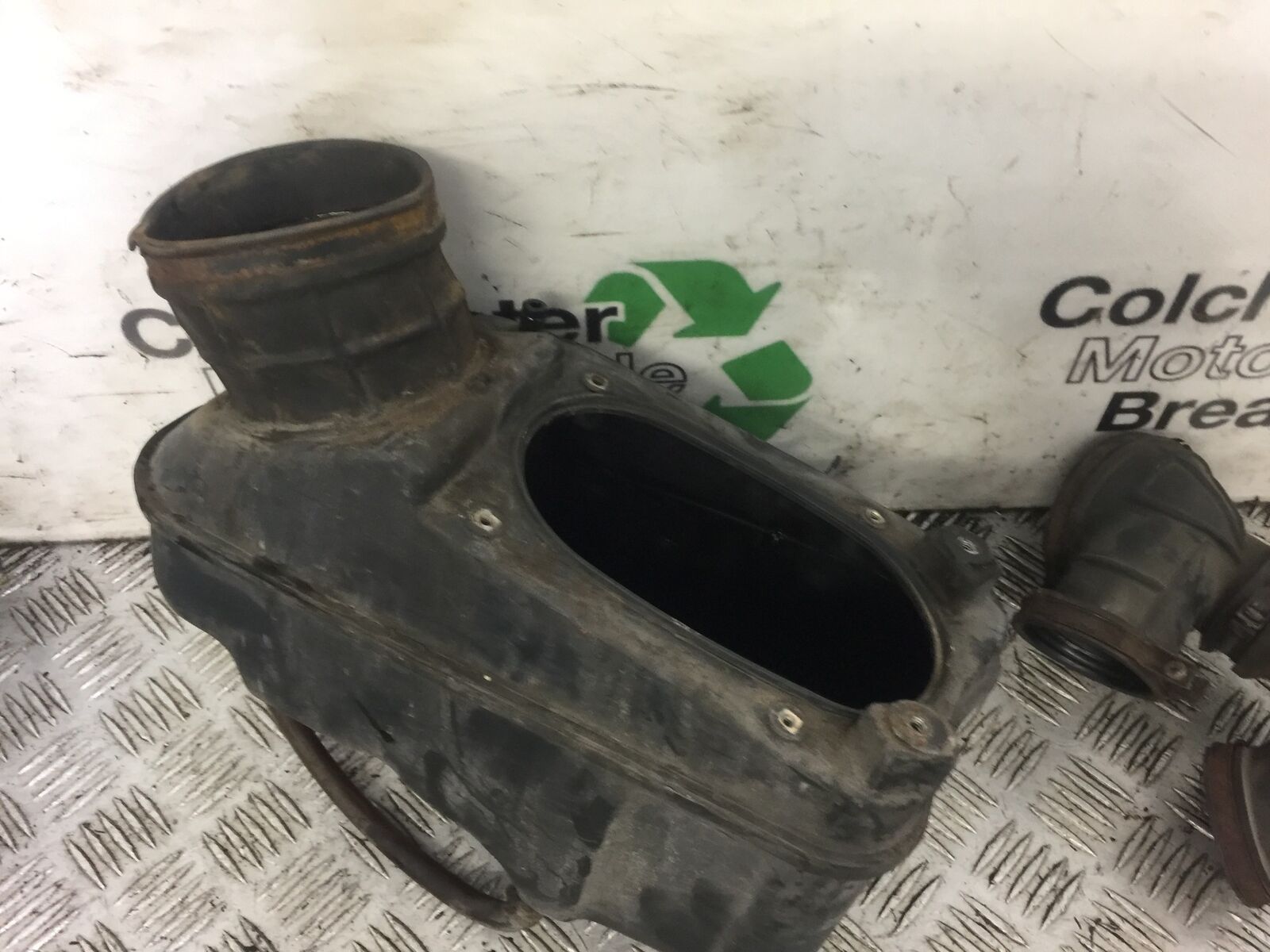 HONDA VT1100 C SHADOW AIR BOX  YEAR 1987-1996  (STOCK 540)