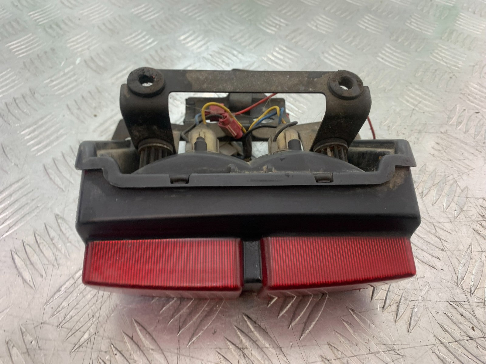 YAMAHA FZS600 FAZER 600 REAR LIGHT   YEAR 1998-2001 (CMB1267)