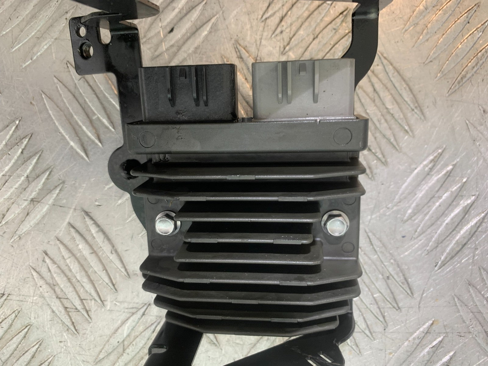 TRIUMPH TRIDENT 660 REGULATOR  YEAR 2021-2024 (CMB1295)
