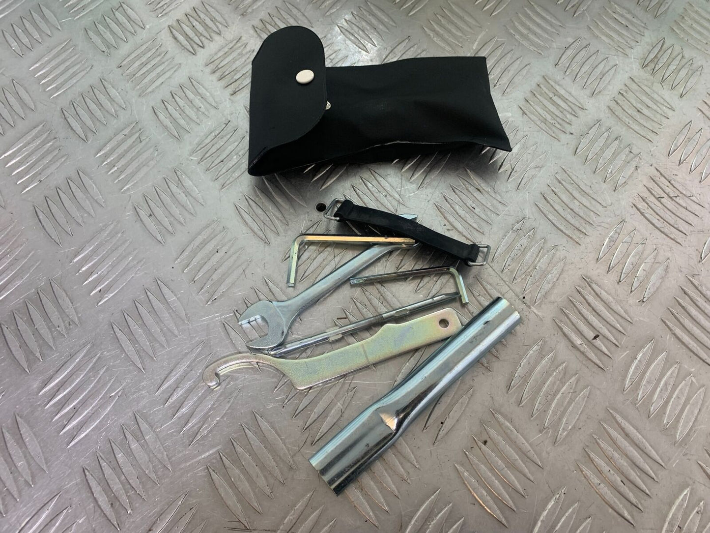 YAMAHA XSR900 XSR 900 TOOL KIT  YEAR 2021-2022 (CMB1073)