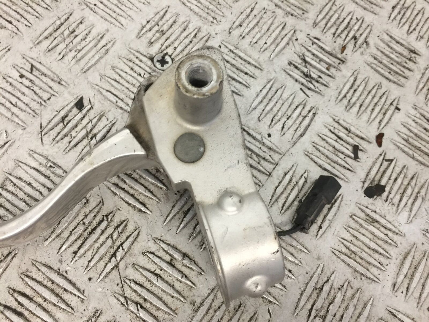 VICTORY V92 C CLUTCH LEVER AND BRACKET YEAR 2004 (STOCK 765)