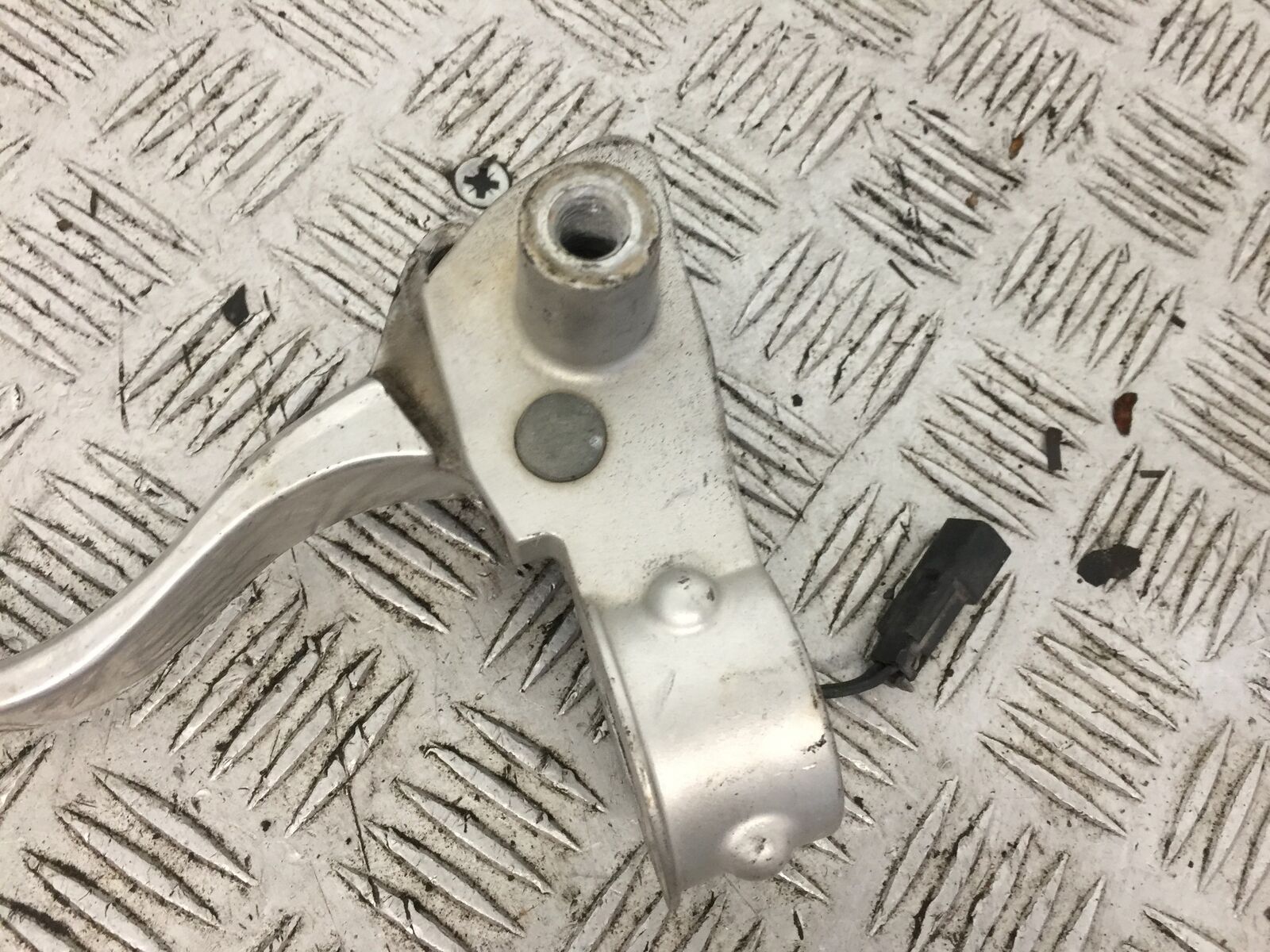 VICTORY V92 C CLUTCH LEVER AND BRACKET YEAR 2004 (STOCK 765)