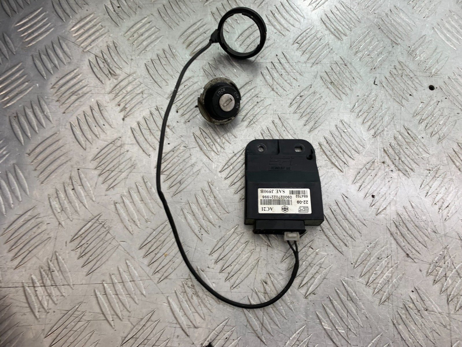 PIAGGIO VESPA GT125 L ECU LOCK (NO KEY)  YEAR 2003 (CMB1300)
