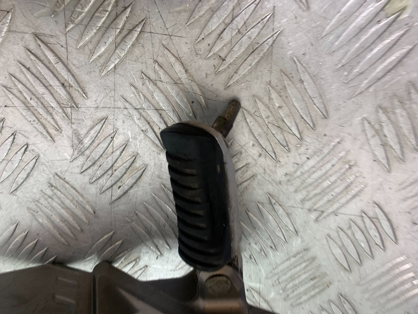 KAWASAKI Z125 Z 125 FRONT LEFT HANGER  YEAR  2018-2023 (CMB1167)