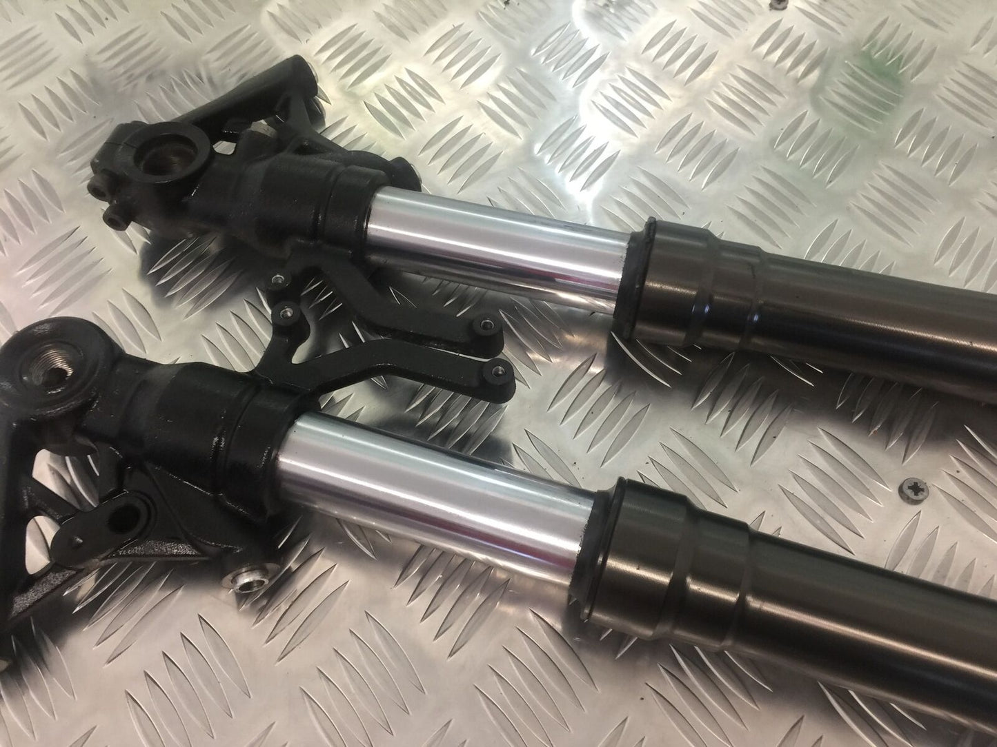 KAWASAKI Z1000 SX FORKS  YEAR 2011-13 (STOCK 911)