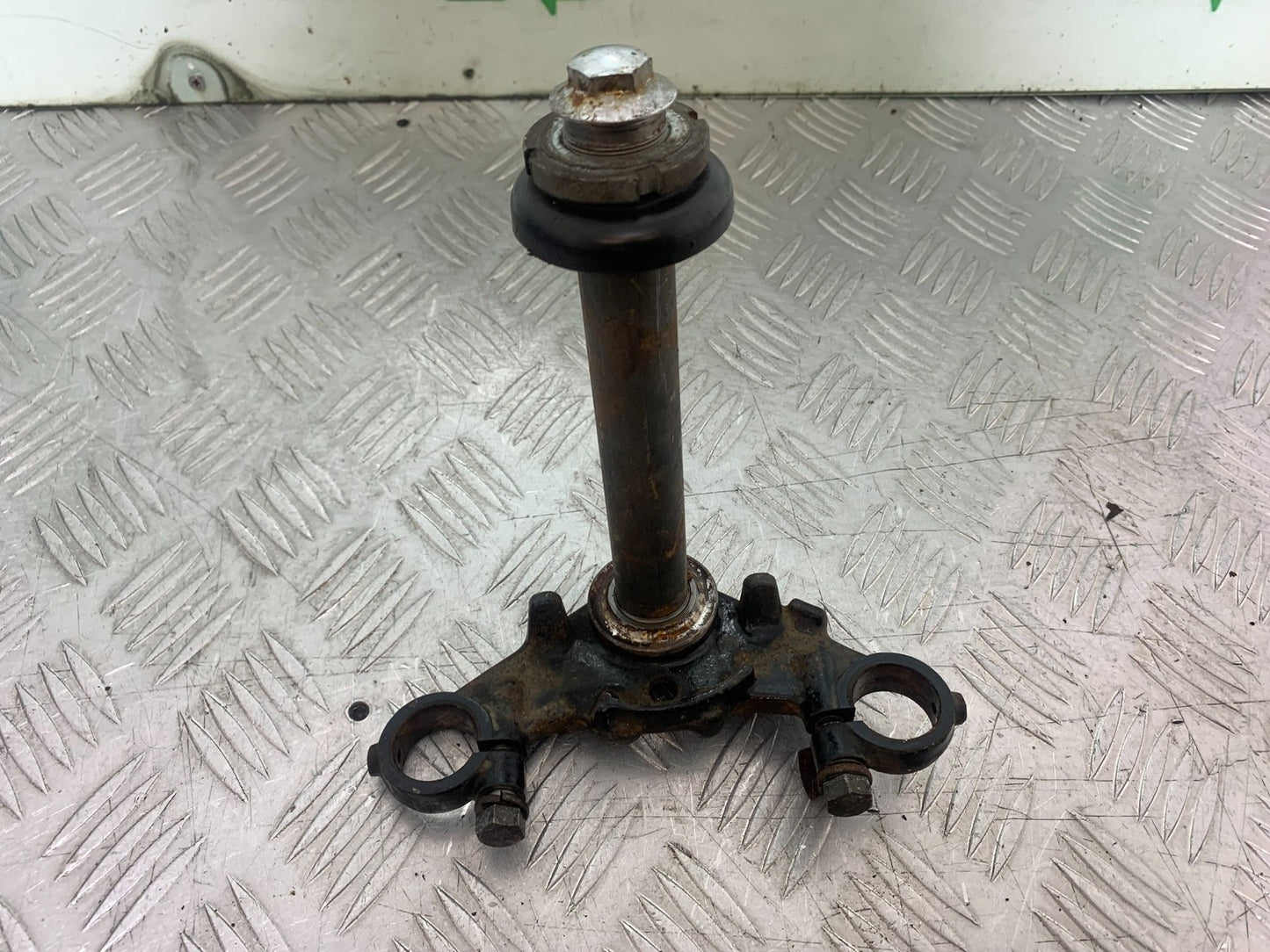 SUZUKI GP100 GP 100 BOTTOM YOKE   YEAR 1978-1988 (CMB1259)
