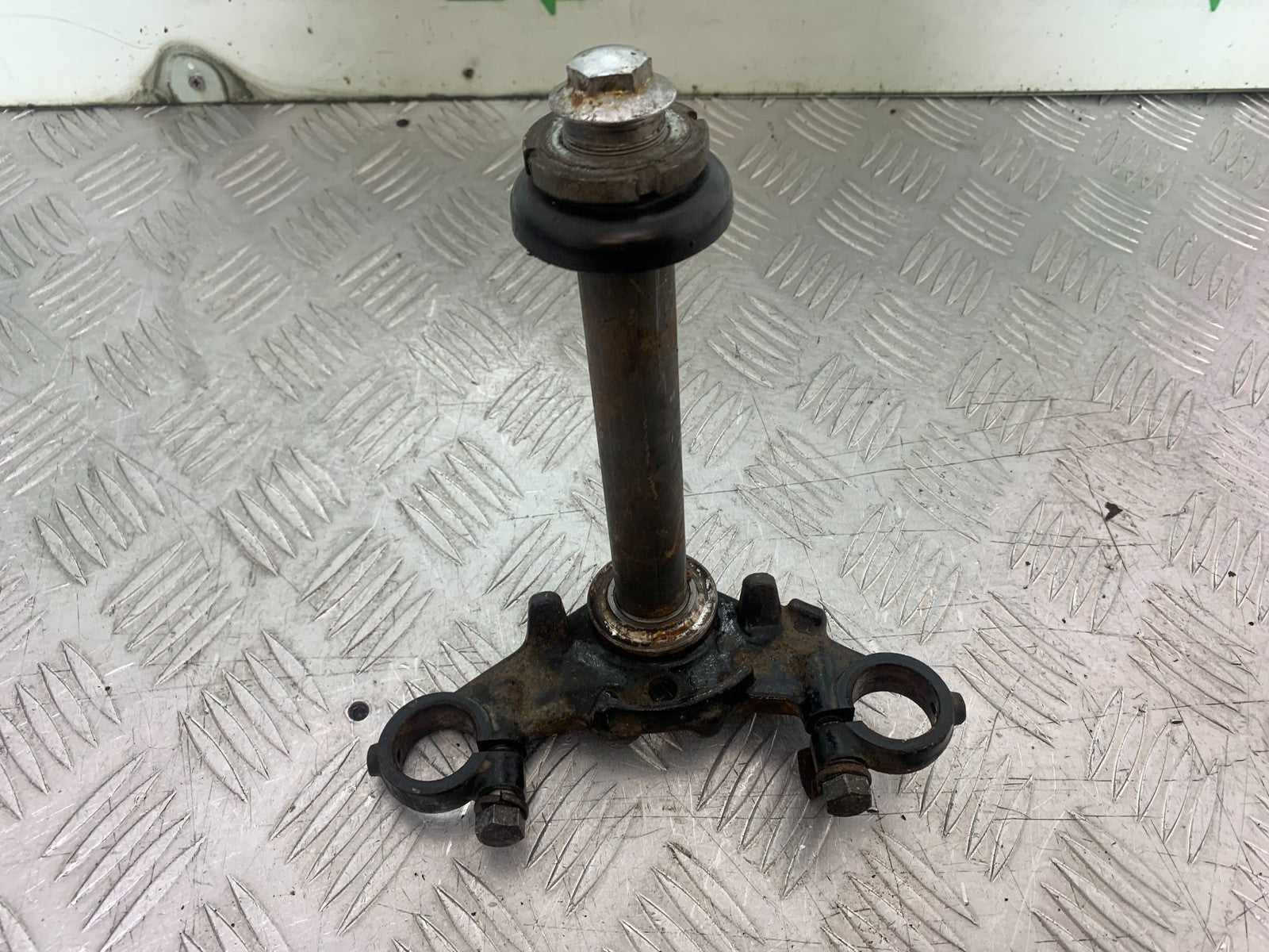 SUZUKI GP100 GP 100 BOTTOM YOKE   YEAR 1978-1988 (CMB1259)