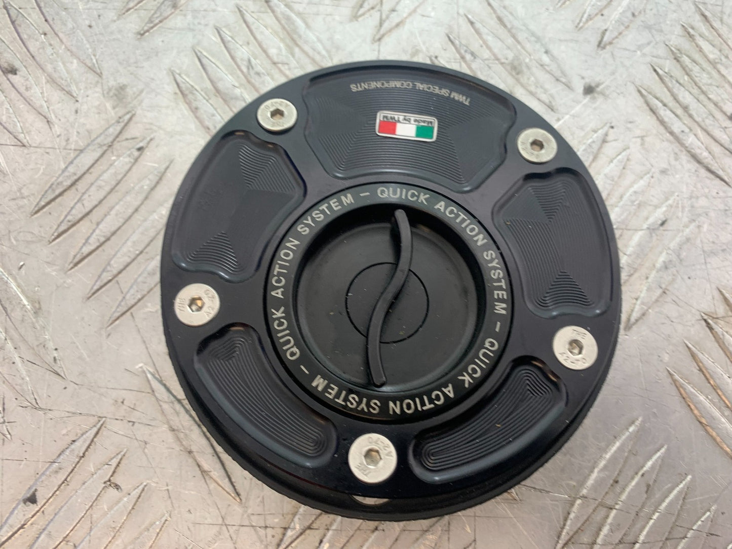 YAMAHA YZF R1 14 B BIG BANG PETROL CAP 2009-14 (CMB1175)