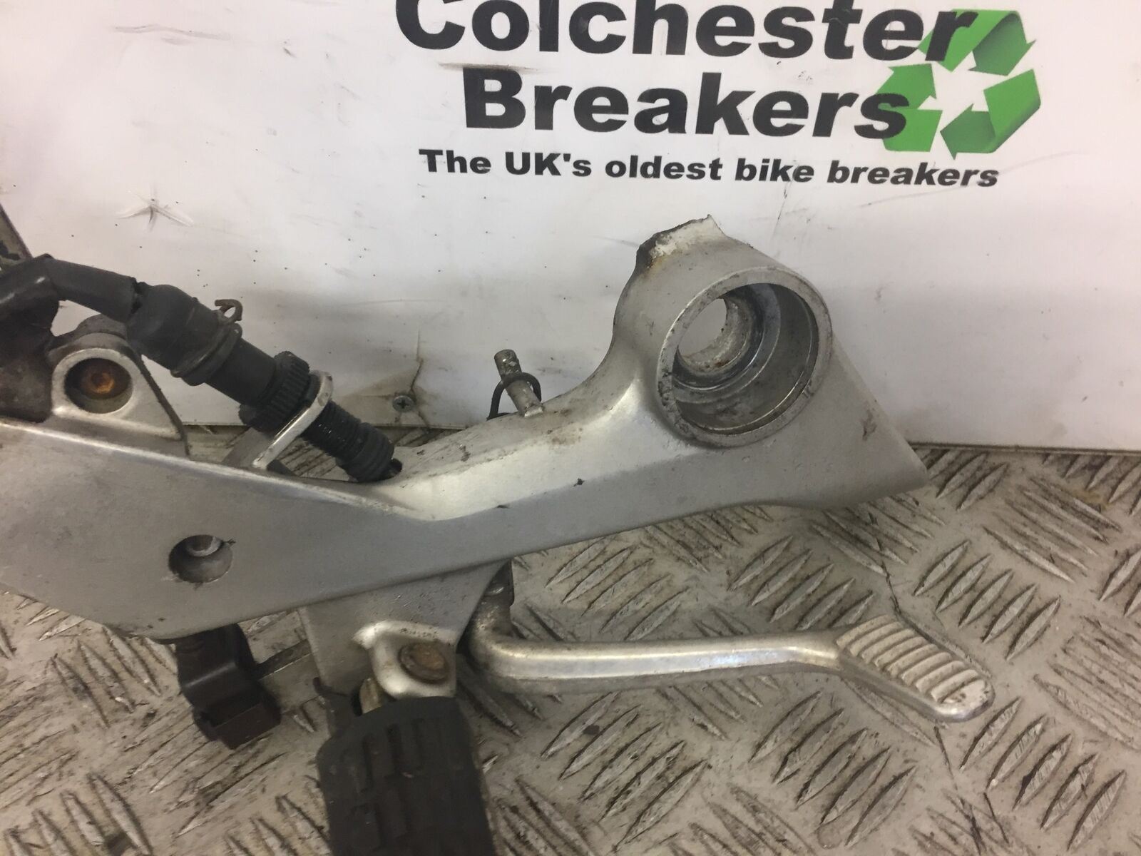 HONDA VFR800 VFR 800 FRONT RIGHT HANGER   YEAR 1998-2001 (PRE V-TEC)