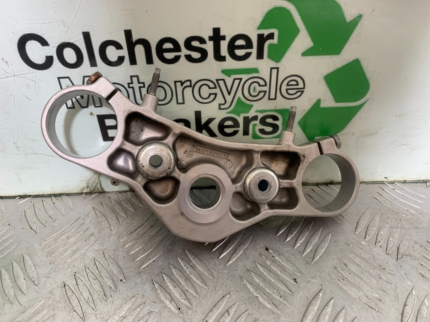 KTM 690 DUKE R LC4 TOP YOKE YEAR 2012-2015  (CMB1180)