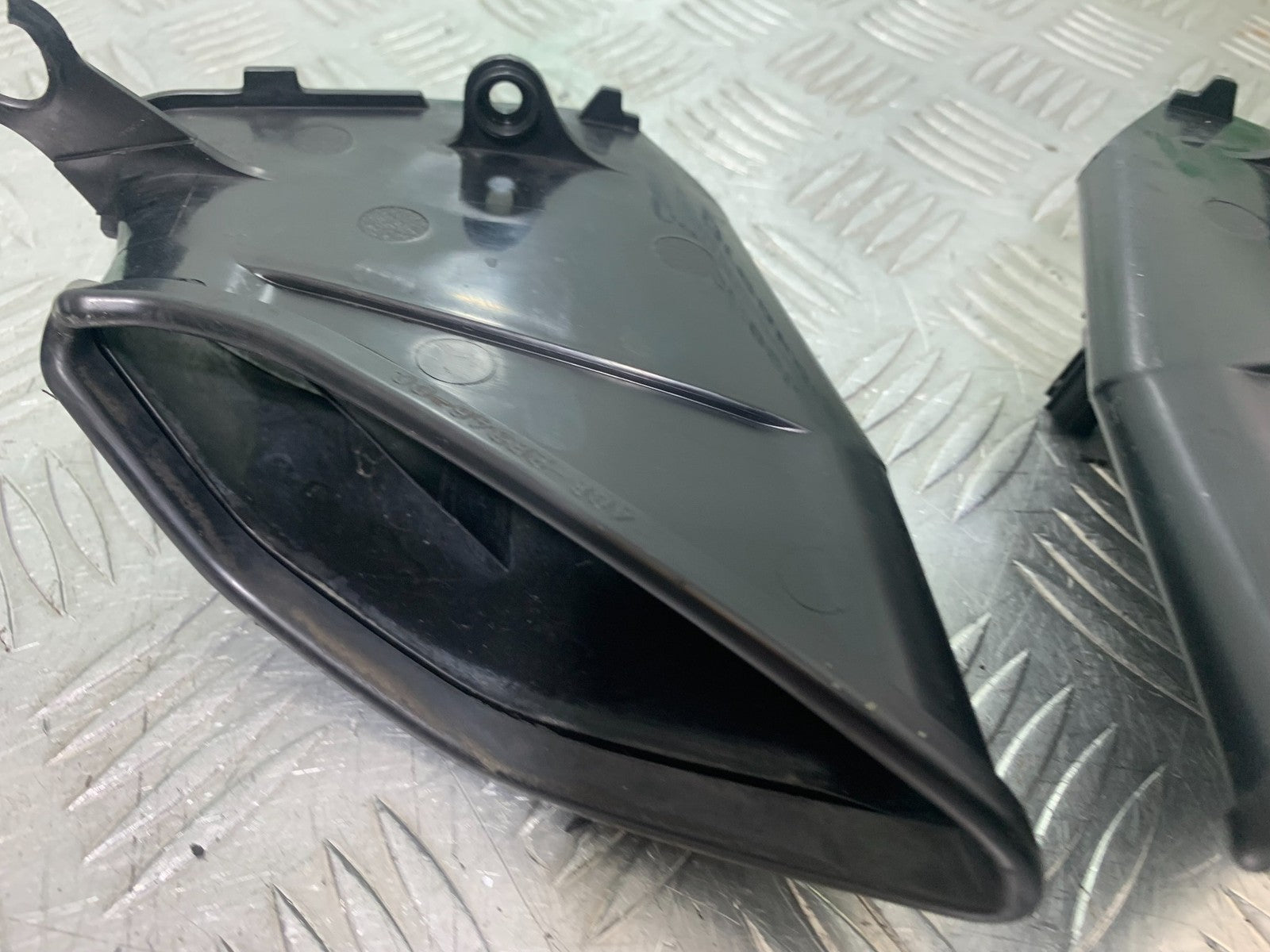 YAMAHA YZF R1 4C8 AIR TUBES  YEAR 2007-2008 (CMB1237)