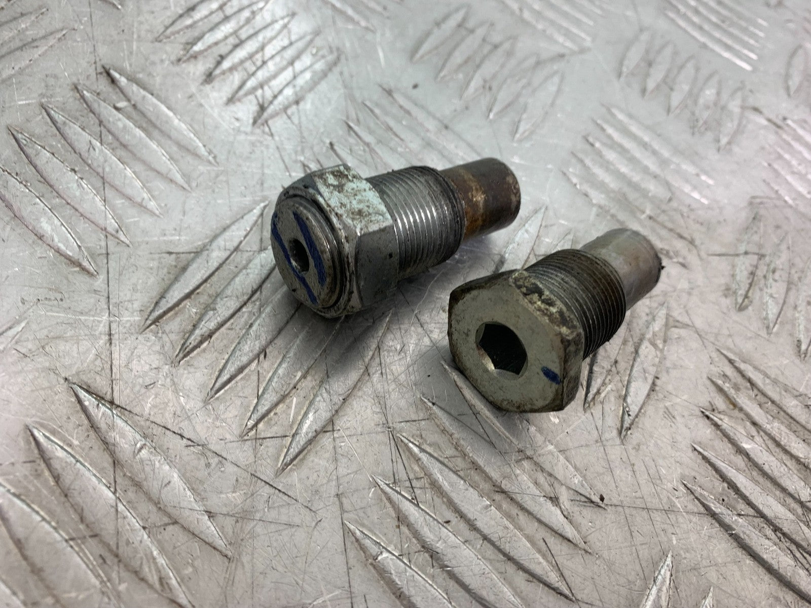 YAMAHA XV1100 XV 1100 VIRAGO SWINGARM SPINDLES  1990-1999 (CMB1243)