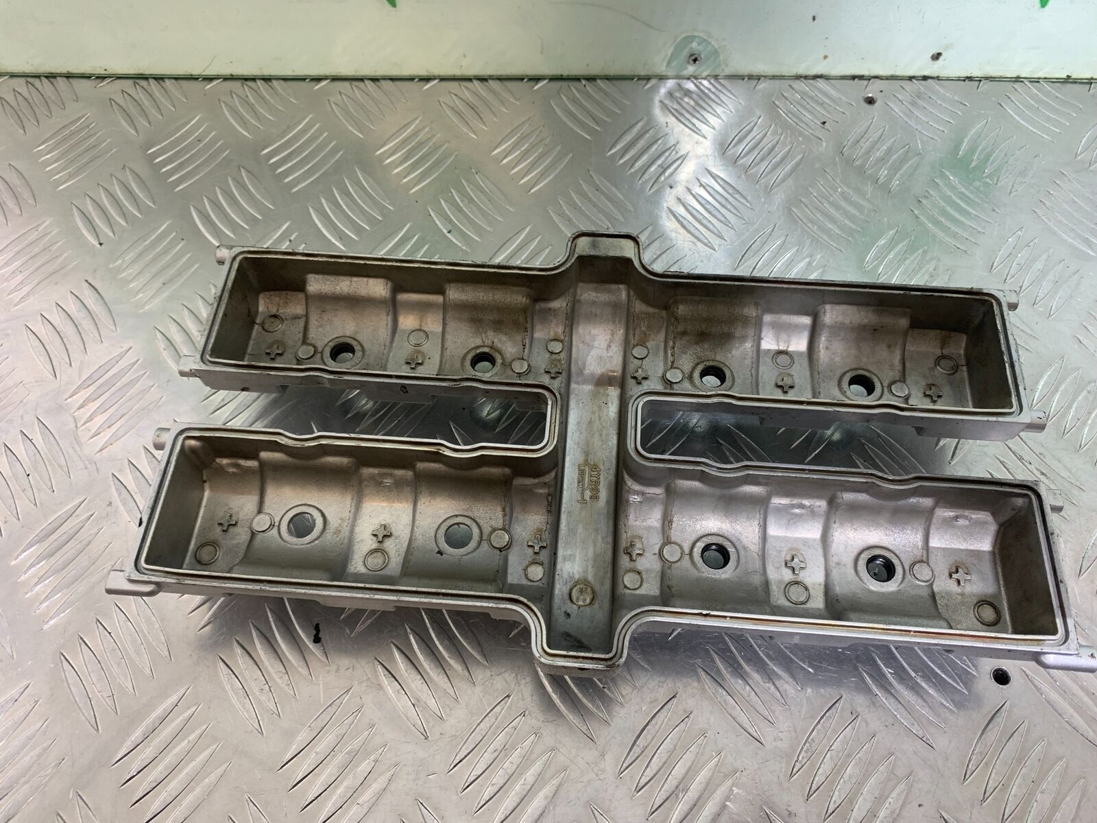 YAMAHA FZS600 FAZER 600 ROCKER COVER  YEAR 1998-2001 (STOCK 958)