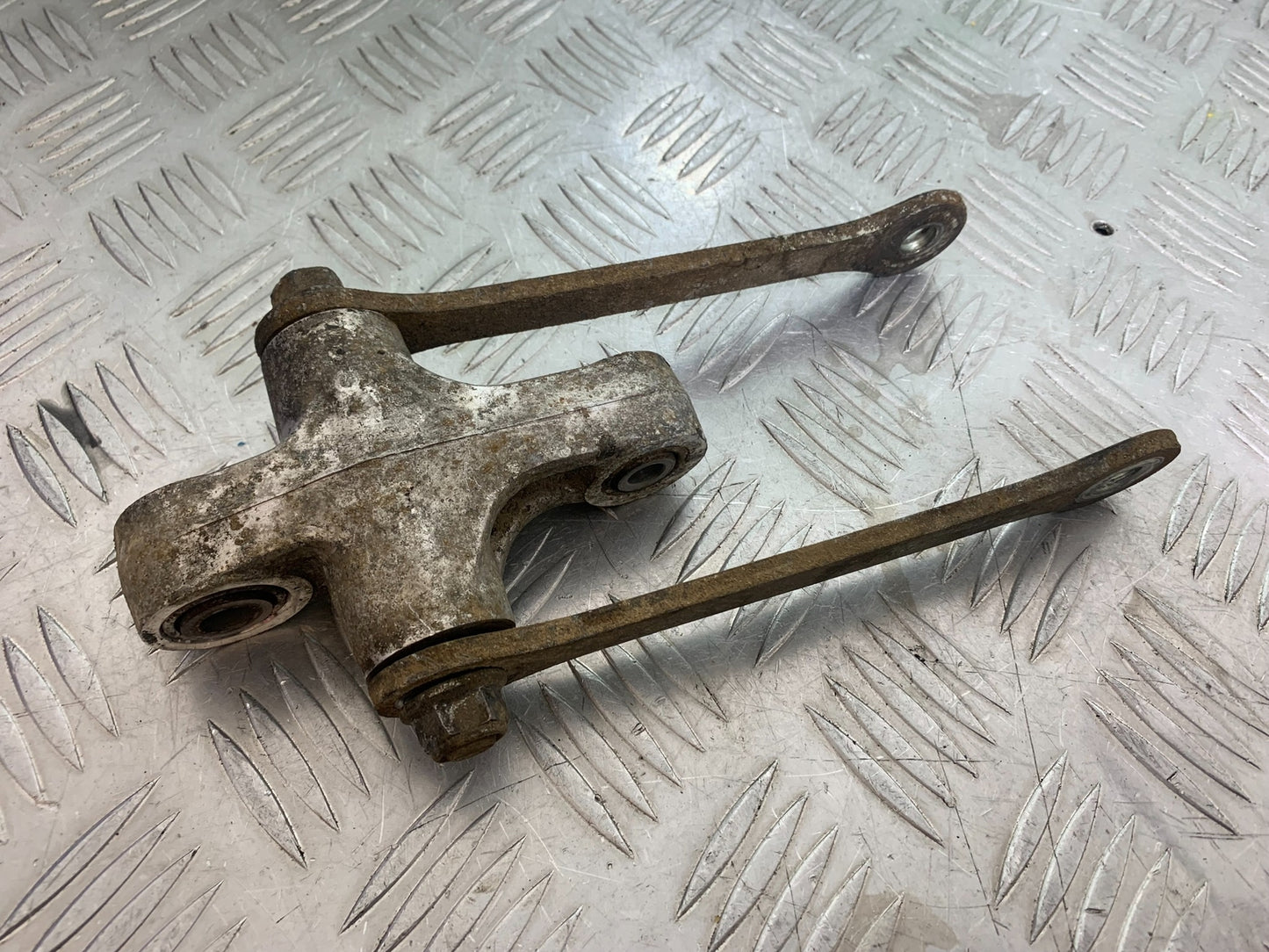 SUZUKI GSF1200  GSF 1200 BANDIT REAR SHOCK LINKAGE   YEAR 1997-2000 (CMB1149)