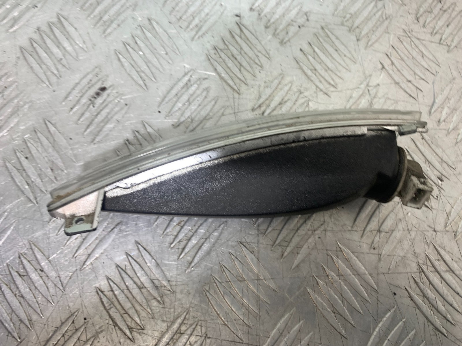 PIAGGIO MP3 250 ie FRONT RIGHT INDICATOR  YEAR 2007 (CMB1307)