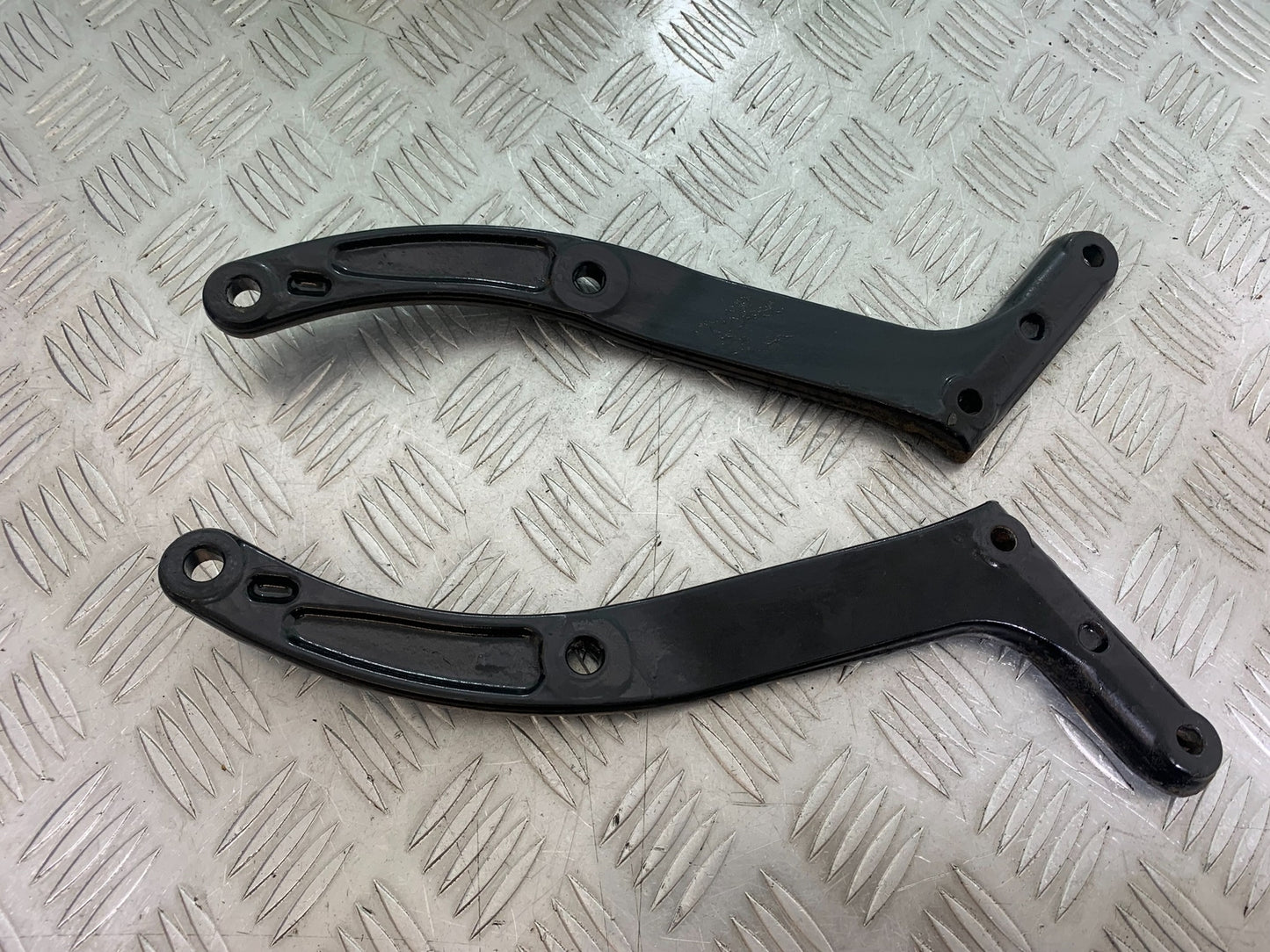 HARLEY DAVIDSON FXS BLACKLINE 1585 REAR BRACKETS YEAR 2012 (CMB1147)