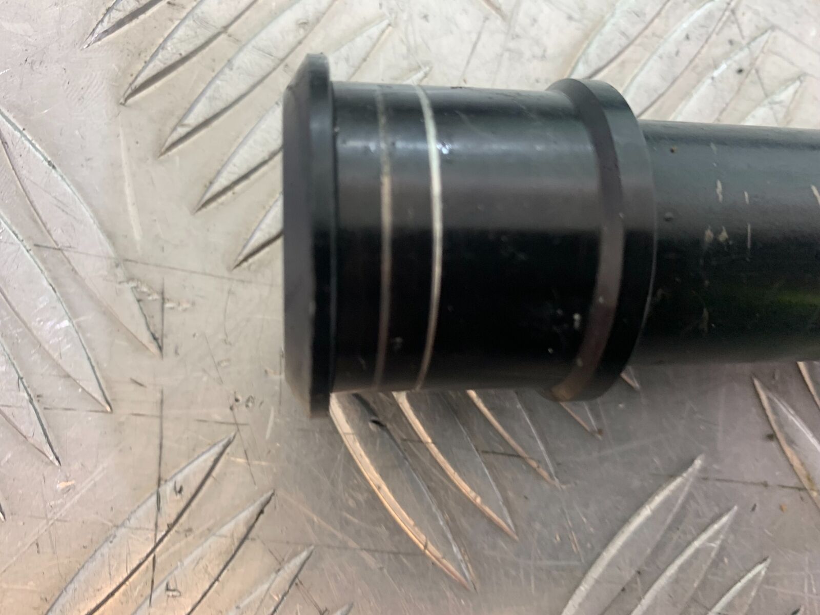 KTM 990 SUPERMOTO T FRONT WHEEL SPINDLE  YEAR 2010-2011  (CMB1127)