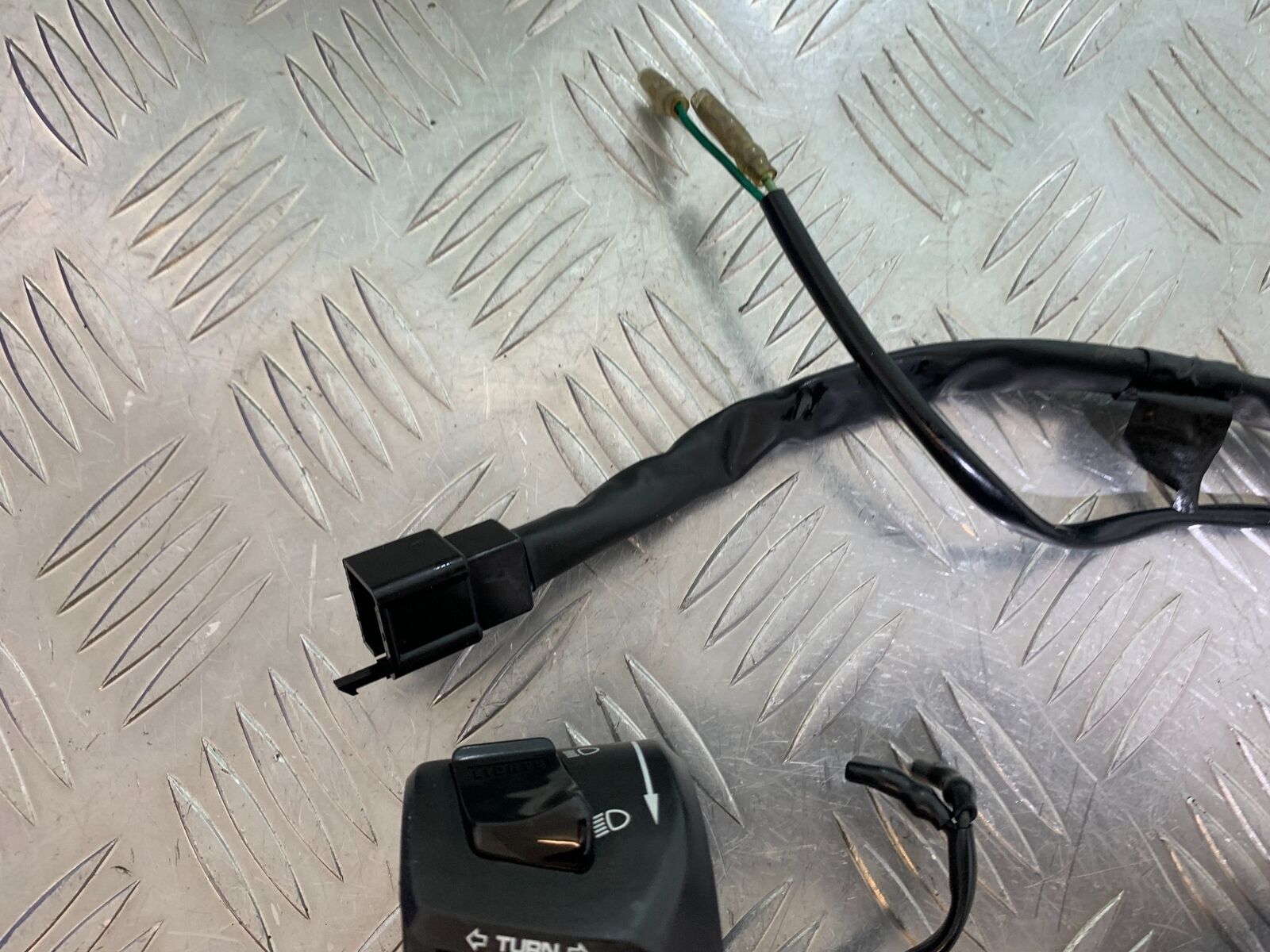 HONDA CBR1100 BLACKBIRD LEFT SWITCH GEAR  YEAR 1996-1998 (CMB1017)